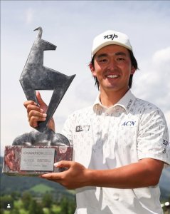 Klicken Sie hier, um das große Bild anzusehen: Kotas Kaneko gewinnt die Austrian Alpine Open in Kitzbühel; Bildquelle: Instagram