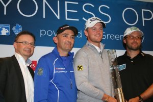 Klicken Sie hier, um das große Bild anzusehen: Christian Guzy (Präsident Diamond Country Club), Markus Brier, Bernd Wiesberger, Martin Wiegele; Bildquelle: www.golf-treff.at