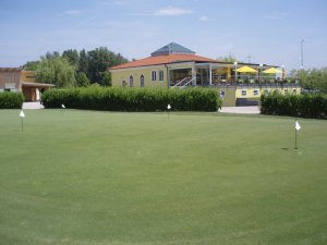 Klicken Sie hier, um das große Bild anzusehen: Golfclub Frühling; Bildquelle: www.golf-treff.at