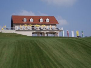 Klicken Sie hier, um das große Bild anzusehen: Traminergolf Klöch; Bildquelle: golf-treff.at
