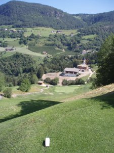 Klicken Sie hier, um das große Bild anzusehen: Golfclub Kastelruth Seiseralm; Bildquelle: www.golf-treff.at
