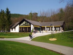 Klicken Sie hier, um das große Bild anzusehen: GC Enzesfeld; Bildquelle: golf-treff.at