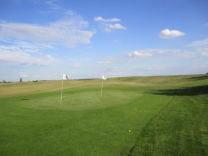 Klicken Sie hier, um das große Bild anzusehen: Golfrange Schwechat; Bildquelle: www.golf-treff.at