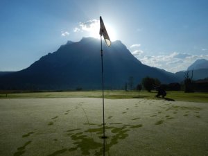 Klicken Sie hier, um das große Bild anzusehen: Golfclub Tiroler Zugspitze Ehrwald; Bildquelle: www.golf-treff.at