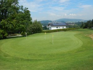 Klicken Sie hier, um das große Bild anzusehen: Golfclub Luftenberg; Bildquelle: www.golf-treff.at