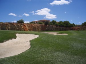 Klicken Sie hier, um das große Bild anzusehen: Amendoeira Golf Faldo Course; Bildquelle: www.golf-treff.at