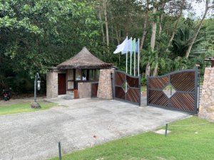 Klicken Sie hier, um das große Bild anzusehen: Lemuria Golf Praslin Seychellen; Bildquelle: www.golf-treff.at