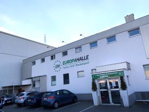 Klicken Sie hier, um das große Bild anzusehen: Indoorgolf Europahalle Wien Liesing; Bildquelle: www.golf-treff.at